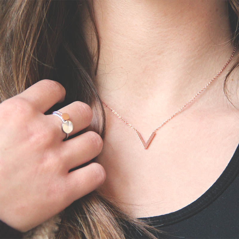 la·Label Jewelry Necklace V-shape pendant